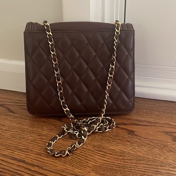 Cole Haan made in Italy leather bag with gold chain strap. - Picture 2 of 8